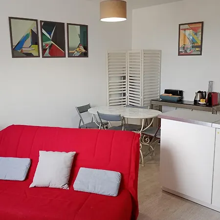 Apartment Charming 2 In Front Of The Square Montholon Paris